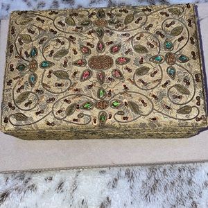 Beautiful jewelry box , string is broken broken inside so lid does not stay up